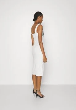 Embroidered V Neck Rose Midi - Jurk - White Floral -Wal G 214d41cafff14840996936a3fea5c7ef