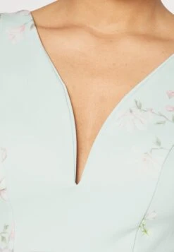 Wal G Wedding - Lila V Neck Print Skater - Cocktailjurk - Hellgrün, Mehrfarbig 9 Wal G Wedding - Lila V Neck Print Skater - Cocktailjurk - Hellgrün, Mehrfarbig -Wal G 221617d3909147df83c82780f351e871