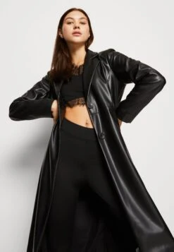 Wal G Jonny Crop - Longsleeve - Black -Wal G 28f665adc56b4618853f1b59c24f83f6