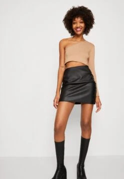 Wal G Milly One Sleeve Crop - Longsleeve - Camel -Wal G 3441c215f6a44171a0c20dc9ec127ea2