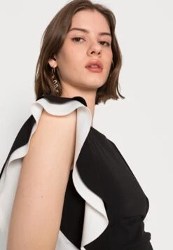 Wal G Kelly Ruffle Sleeve Midi Dress - Cocktailjurk - Black/White 9 Wal G Kelly Ruffle Sleeve Midi Dress - Cocktailjurk - Black/White -Wal G 5b4ea8f856714e00802b7e1ecf0d4e1f