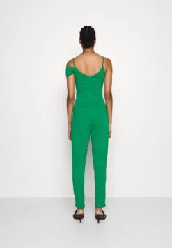 Harriet One Sleeve - Jumpsuit - Leaf Green 8 Harriet One Sleeve - Jumpsuit - Leaf Green -Wal G 5dd56ee4f2e844a28d2a14331ebfddd7