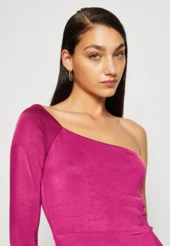 Wal G Arrabella One Sleeve Maxi - Jerseyjurk - Magenta 9 Wal G Arrabella One Sleeve Maxi - Jerseyjurk - Magenta -Wal G 62257840cb6c49129e2c88925876542a