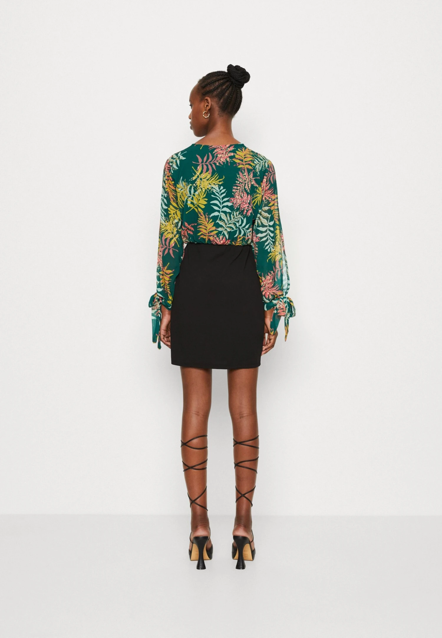 Wal G Cruise Collection Tropical Contrast Mini Dress - Jurk - Multicoloured 3 Wal G Cruise Collection Tropical Contrast Mini Dress - Jurk - Multicoloured - Afbeelding 3