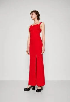 Wal G Maya Square Neck Maxi - Jerseyjurk - Red -Wal G 9430ef6eff1143c6ad8495850dd4d938