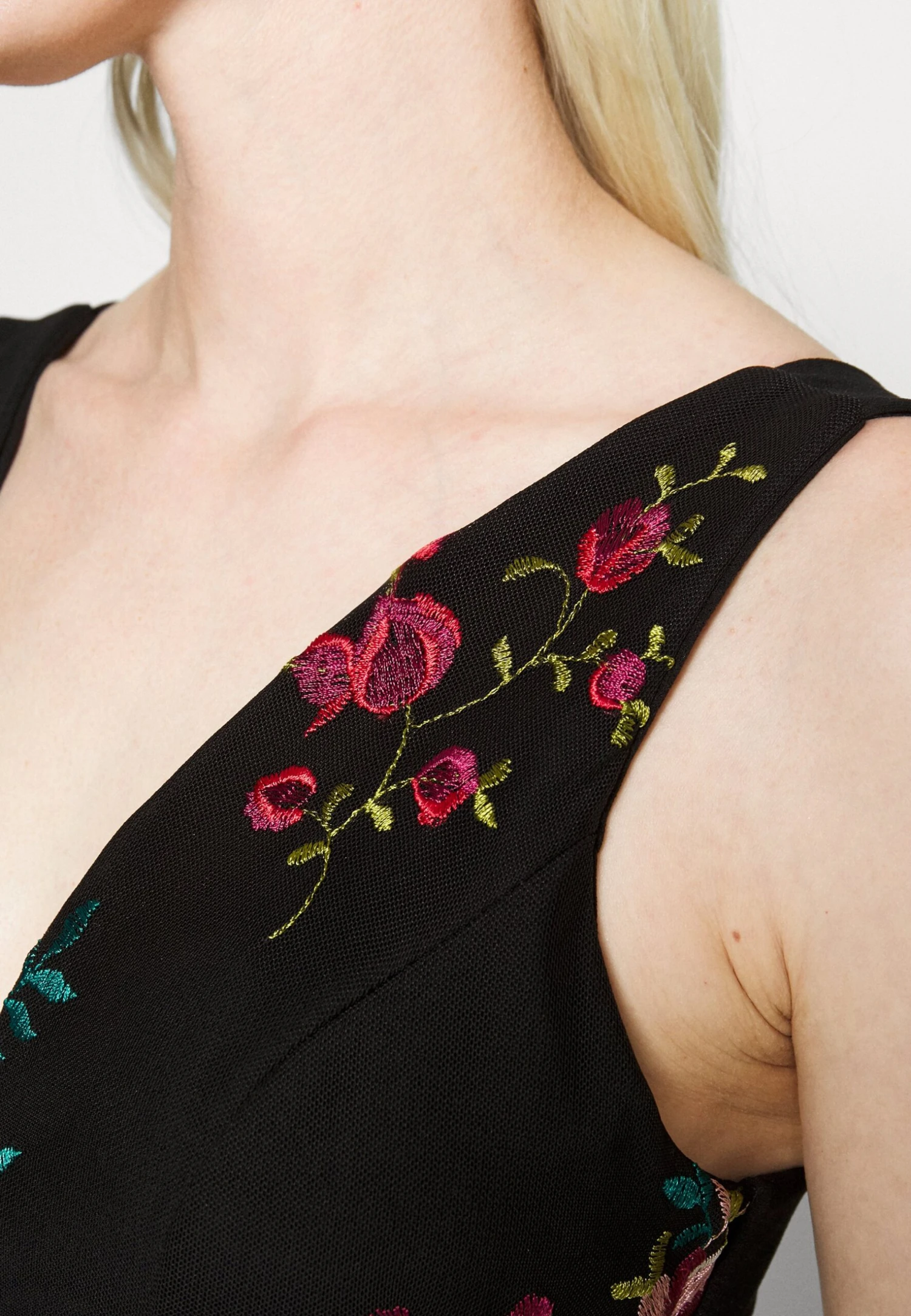 Contrast Plunge - Jumpsuit - Black 7 Contrast Plunge - Jumpsuit - Black - Afbeelding 7