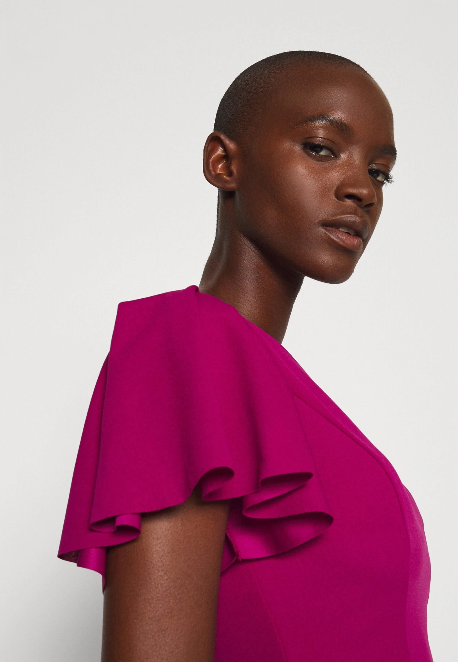 Tatiana Ruffle Sleeve Midi - Cocktailjurk - Raspberry 4 Tatiana Ruffle Sleeve Midi - Cocktailjurk - Raspberry - Afbeelding 4