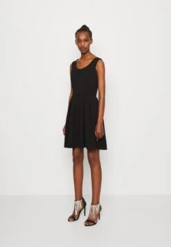 Wal G Valentines Holly Heart Cut Out Skater - Cocktailjurk - Black