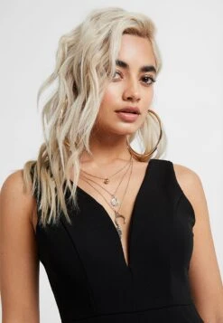 Eloise V Neck Skater Dress - Cocktailjurk - Black 9 Eloise V Neck Skater Dress - Cocktailjurk - Black -Wal G bb9f498b4fd945d1b3f269ad017f67f4