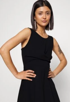 Wal G Jaqueline Skater Dress - Cocktailjurk - Black -Wal G d29d0c82835c49b0b9ed484ab68e0b8d