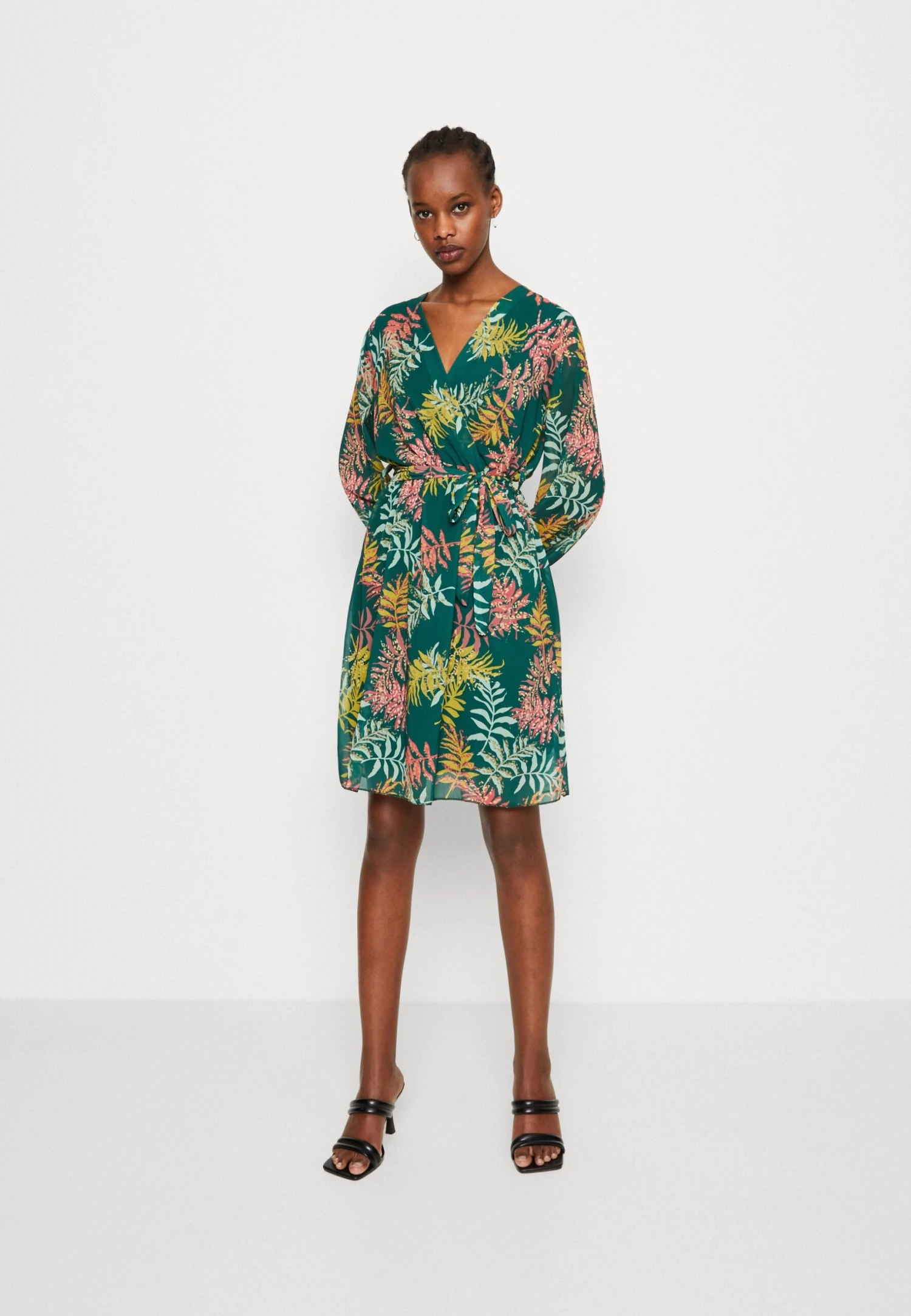 Wal G Cruise Collection Tropical Wrap Dress - Jurk - Multicoloured 1 Wal G Cruise Collection Tropical Wrap Dress - Jurk - Multicoloured