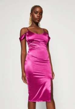 Wal G Colly Off Shoulder Dress - Cocktailjurk - Magenta -Wal G dfc7e41d7a924c2097ef3f02ad155147