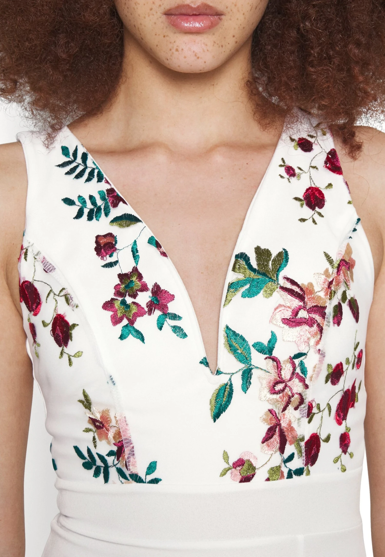 Wal G Embroidered V Neck Rose Midi - Cocktailjurk - White 5 Wal G Embroidered V Neck Rose Midi - Cocktailjurk - White - Afbeelding 5